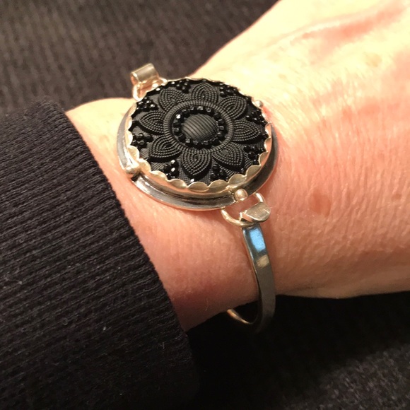 Sterling Silver cuff bracelet - Picture 1 of 2